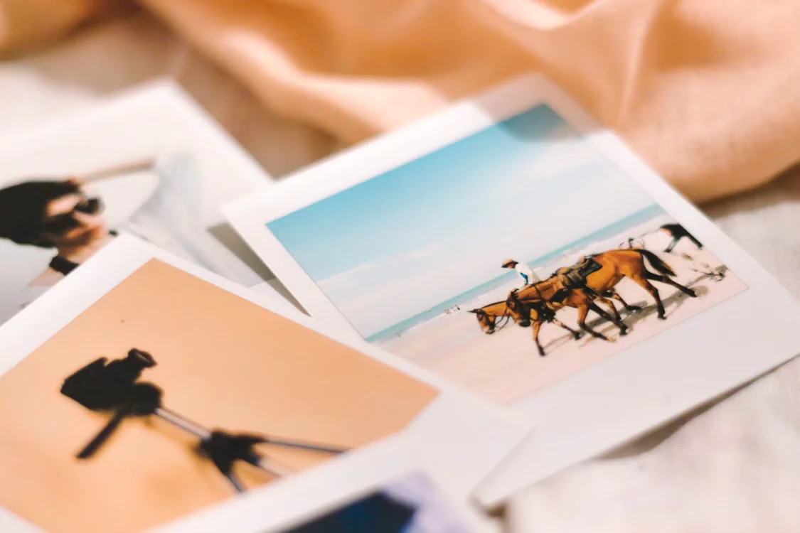 Những tấm ảnh in polaroid